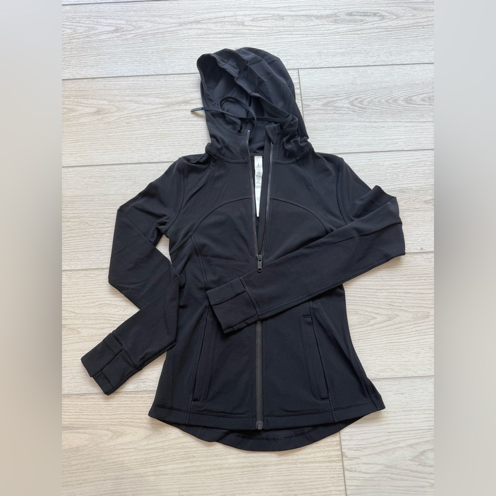 EUC Lululemon women’s black hooded define jacket Nulu size 4
